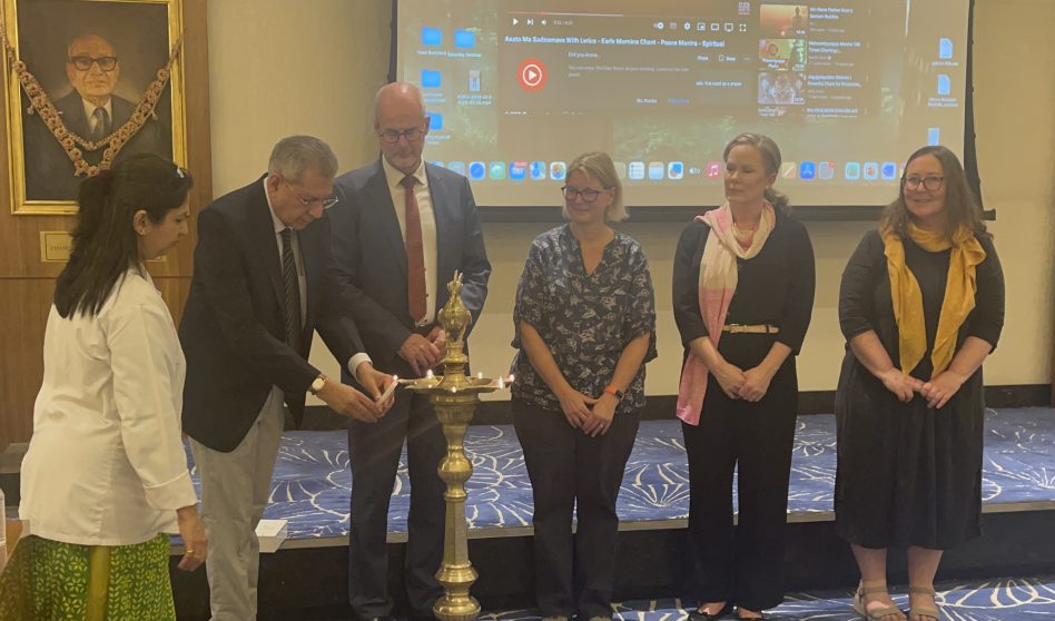 Lighting the lamp to open the event, and symbolically the collaboration, in the aptly named Jain Auditorium at Bombay Hospital